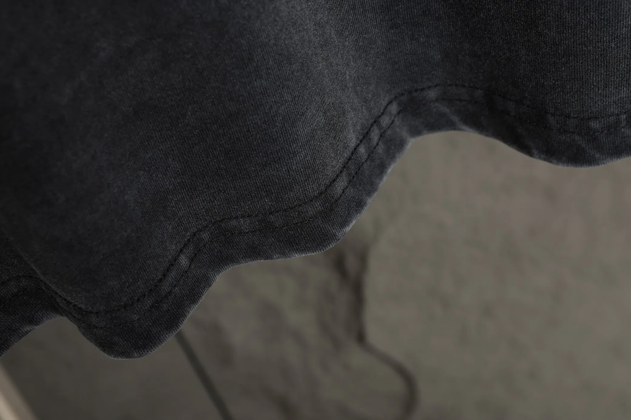 🅿️280 High-quality 25803 2025 early autumn new release🔥 Croxin washed distressed disc length T, 270g high weight double yarn plain fabric, and both the fabric and the garment have been washed, which is equivalent to two washing processes to prevent shrinkage.